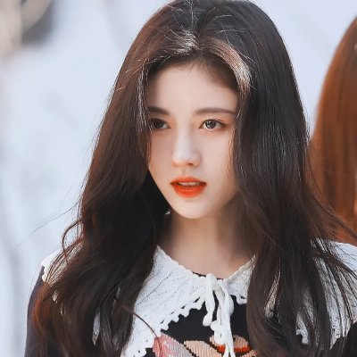 小丑面前